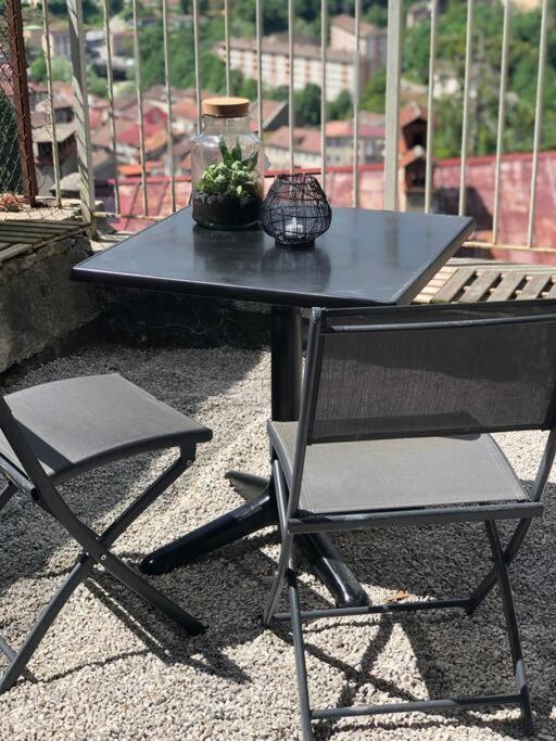 Charmant Logement & Terrasse Au Centre Historique Saint-Claude Esterno foto