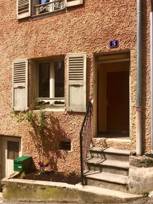 Charmant Logement & Terrasse Au Centre Historique Saint-Claude Esterno foto
